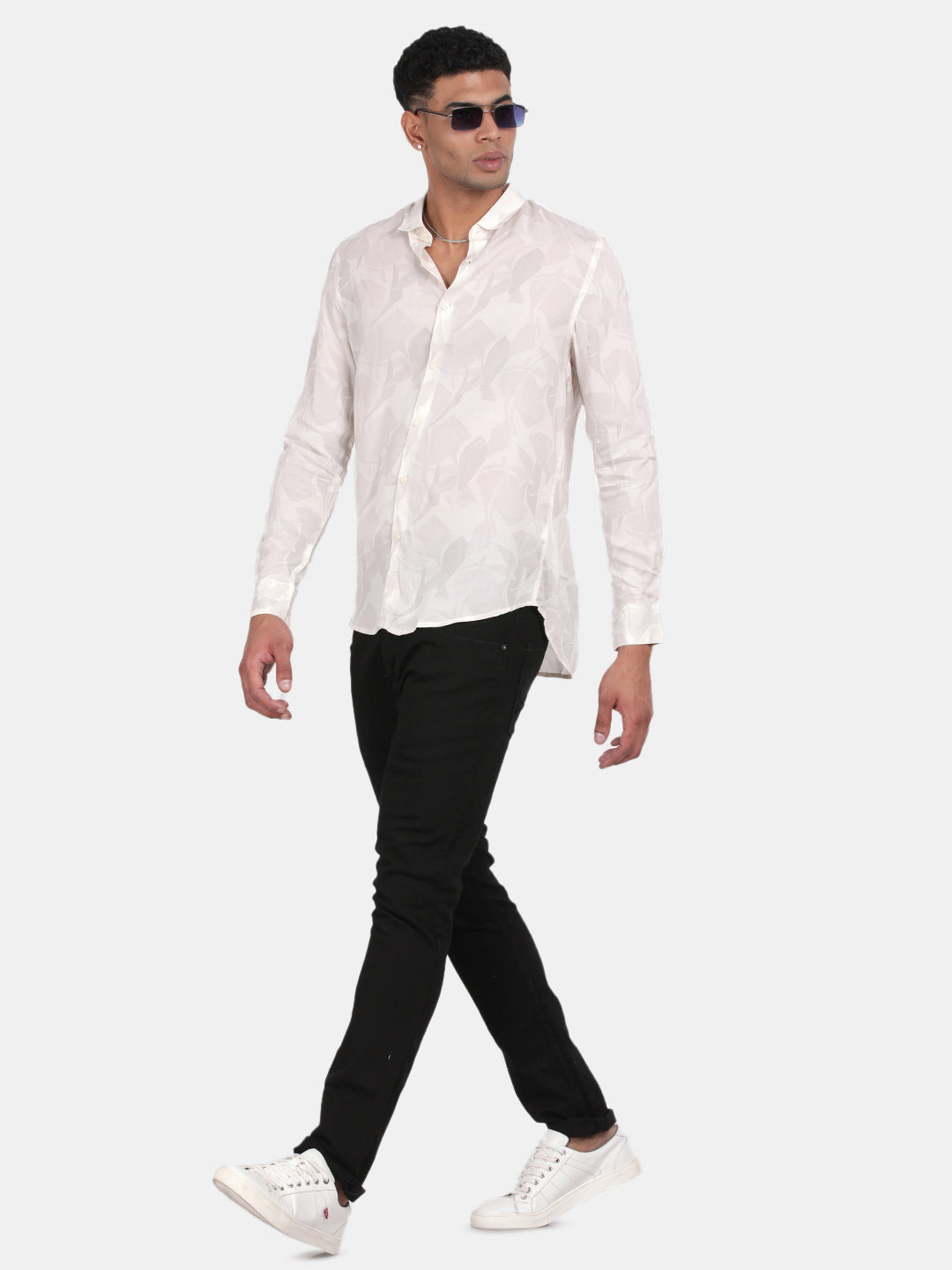 Men White Slim Fit Spread Collar Full Sleeve Casual Shirt