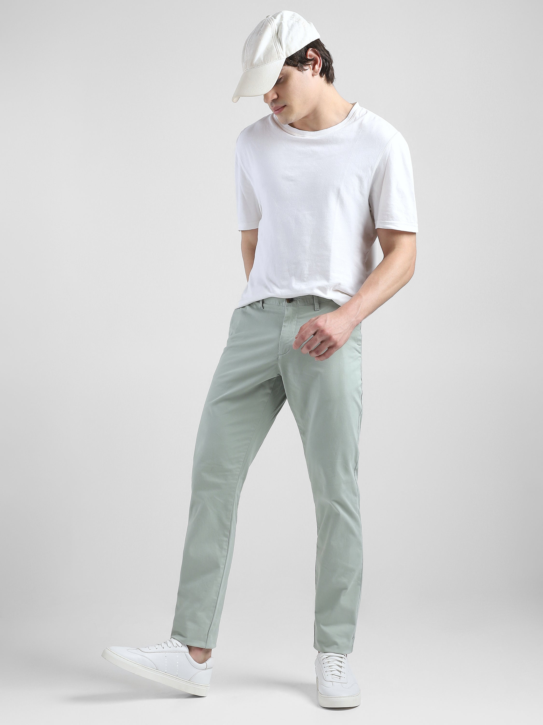 Men Light Mid Rise Green Regular Trouser
