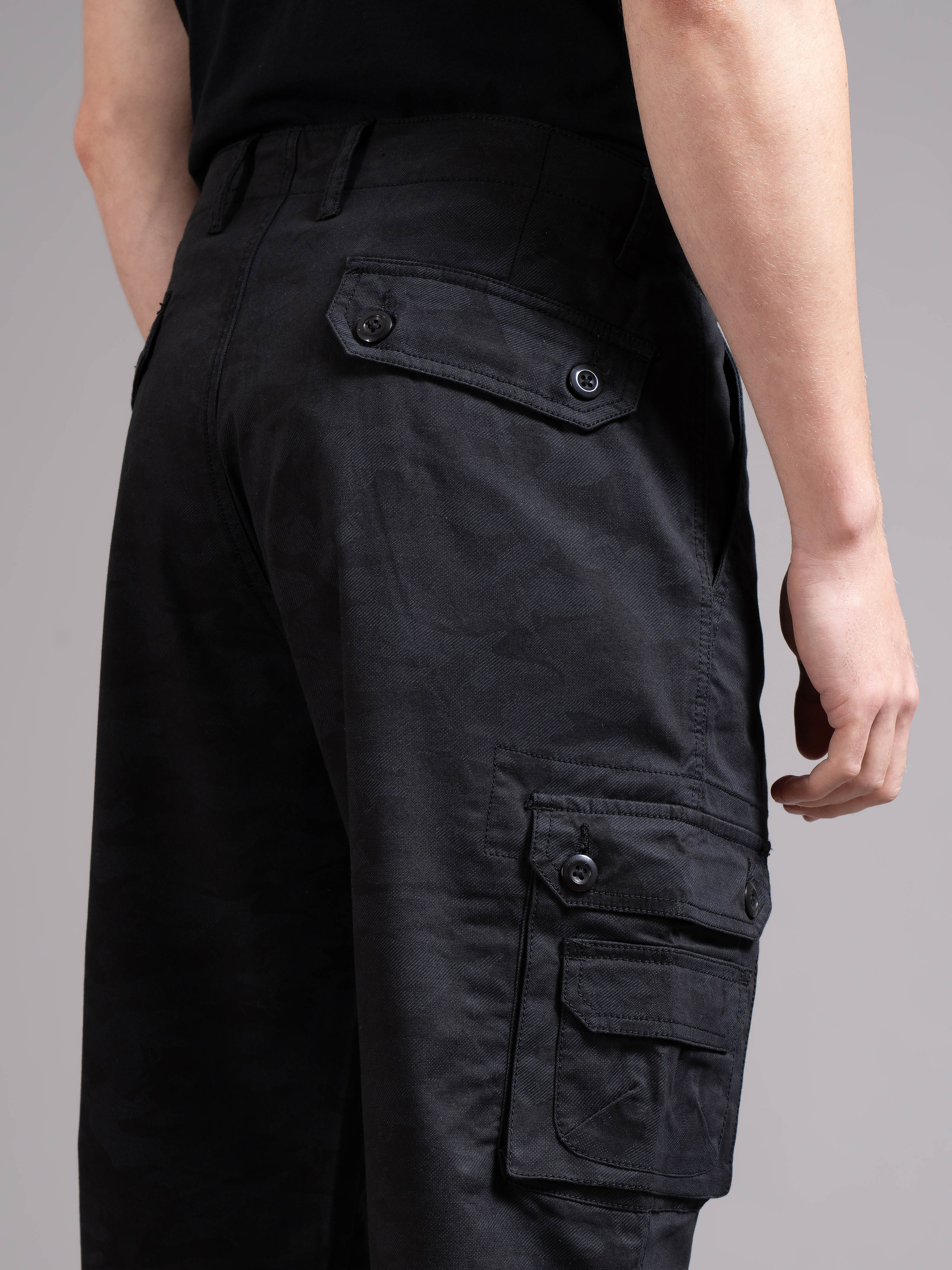 Men Black Relaxed Fit Cargo Trouser
