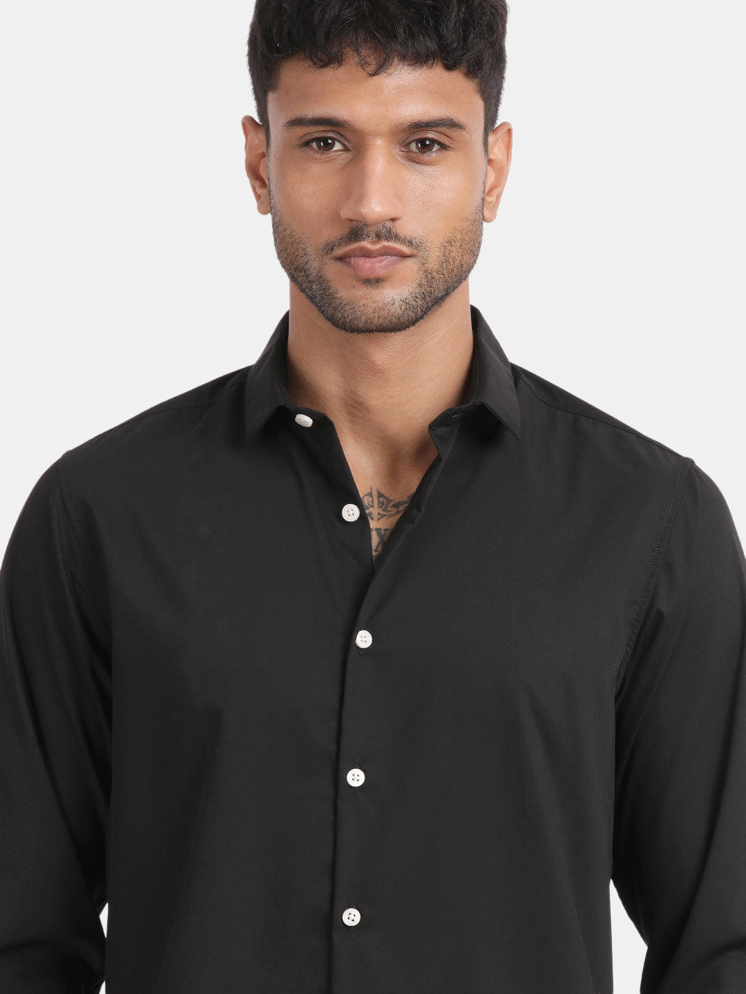 Men Black Slim Fit Spread Collar Full Sleeve Casual Shirt