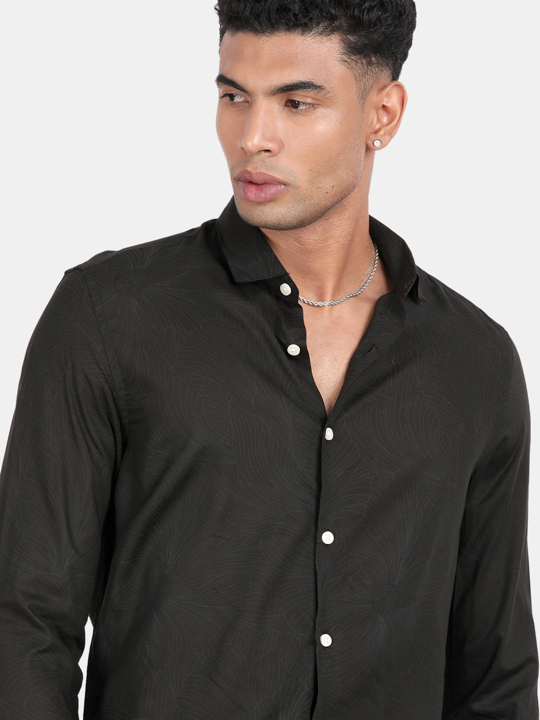Men Black Slim Fit Spread Collar Full Sleeve Casual Shirt