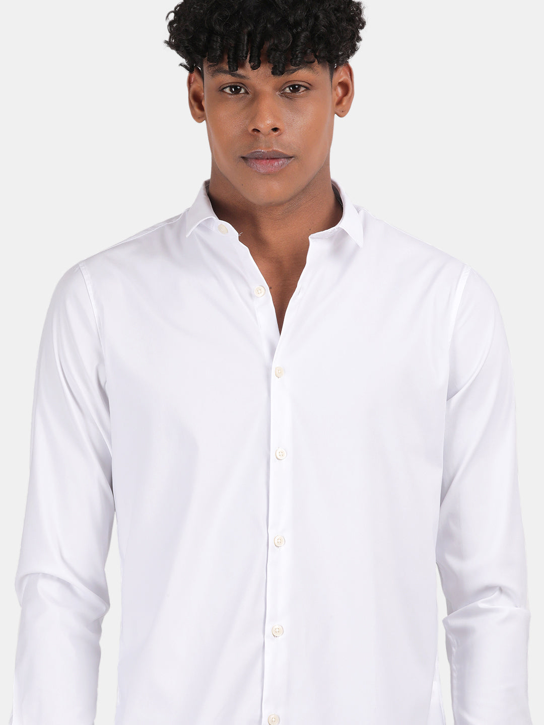 Men White Slim Fit Spread Collar Full Sleeve Casual Shirt