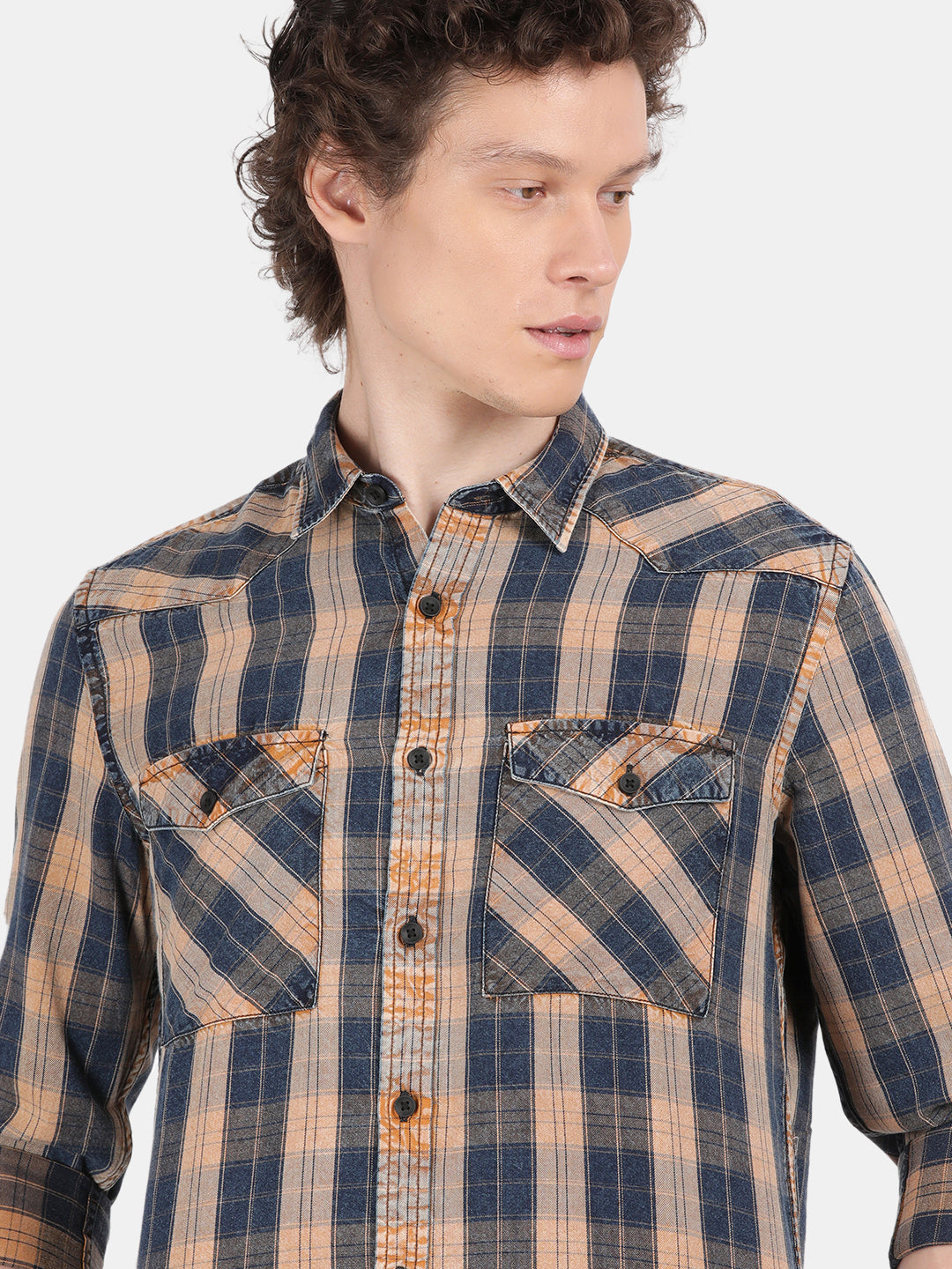 Men Cream Slim Fit Spread Collar Full Sleeve Casual Shirt