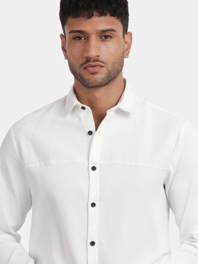 Men White Slim Fit Spread Collar Full Sleeve Casual Shirt