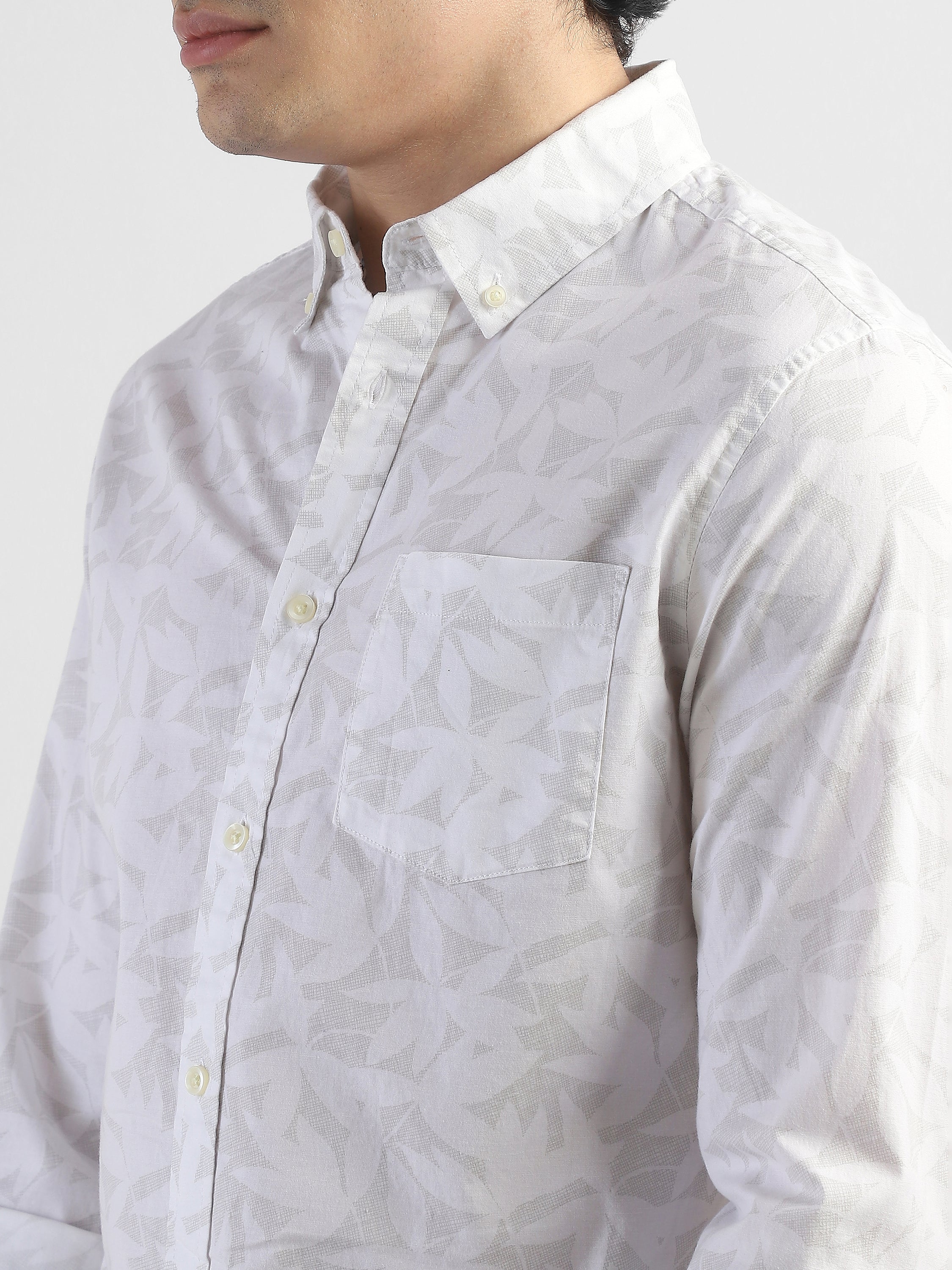 Men White Leaf Printed Regular Fit Shirt