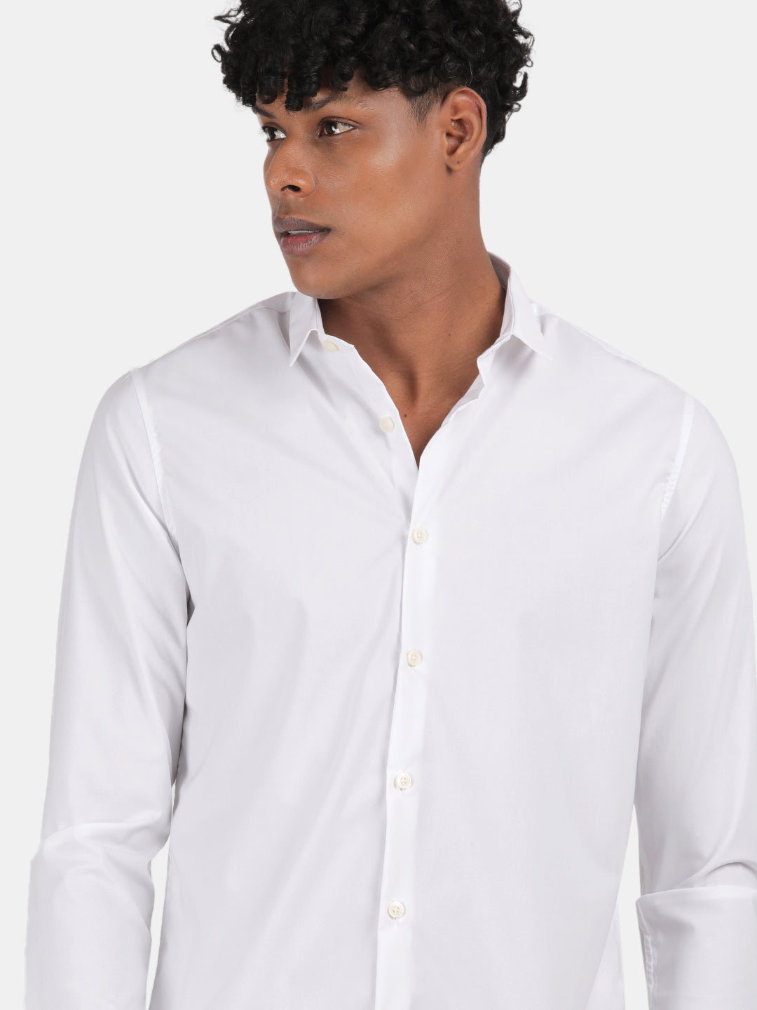 Men White Slim Fit Spread Collar Full Sleeve Casual Shirt
