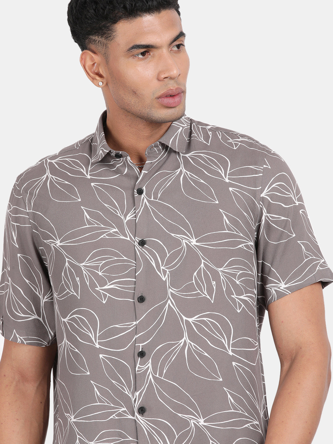 Men Light grey Slim Fit Spread Collar Half Sleeve Casual Shirt