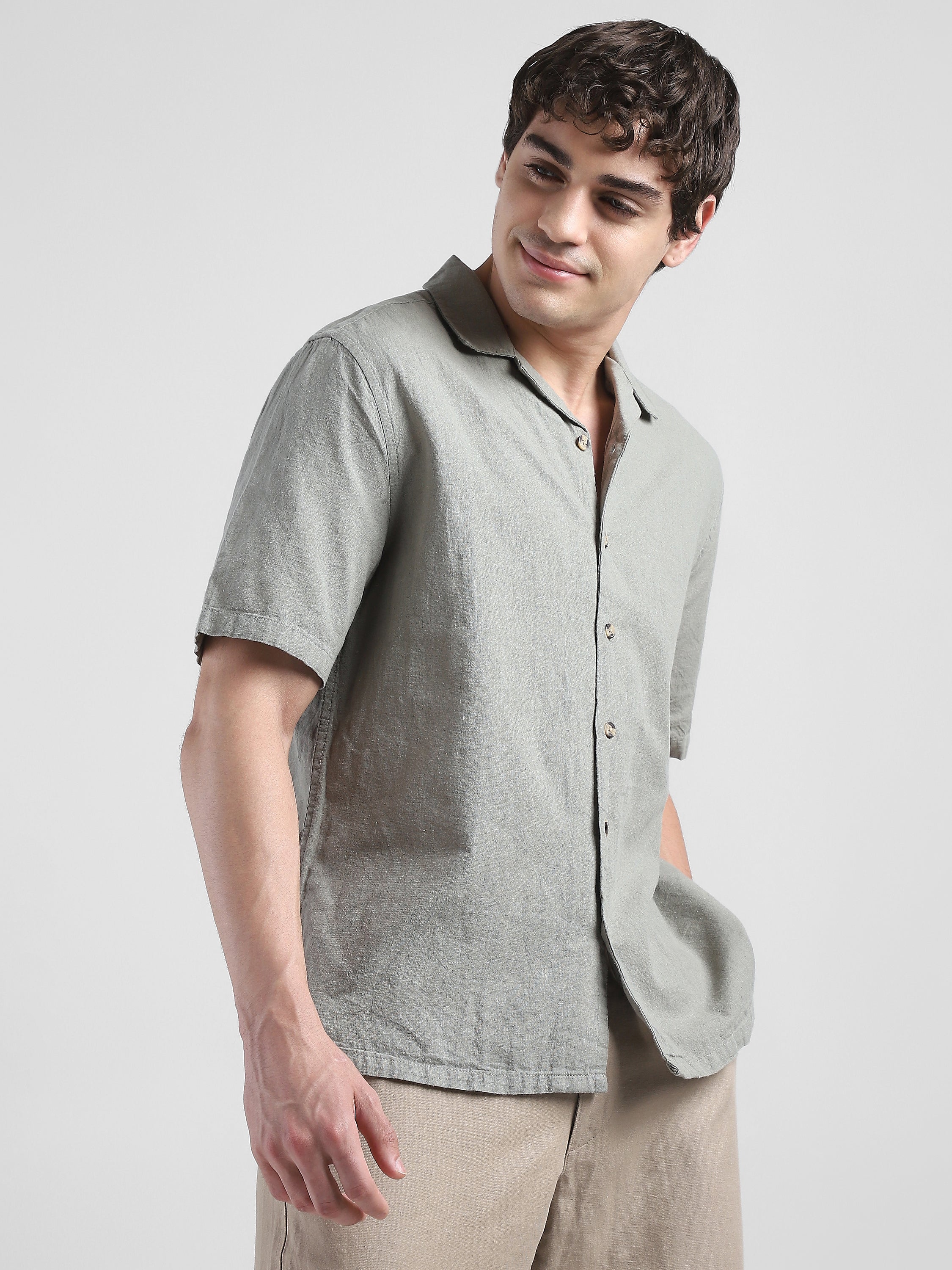 Men Olive Spread Collar Cotton Blend Shirt