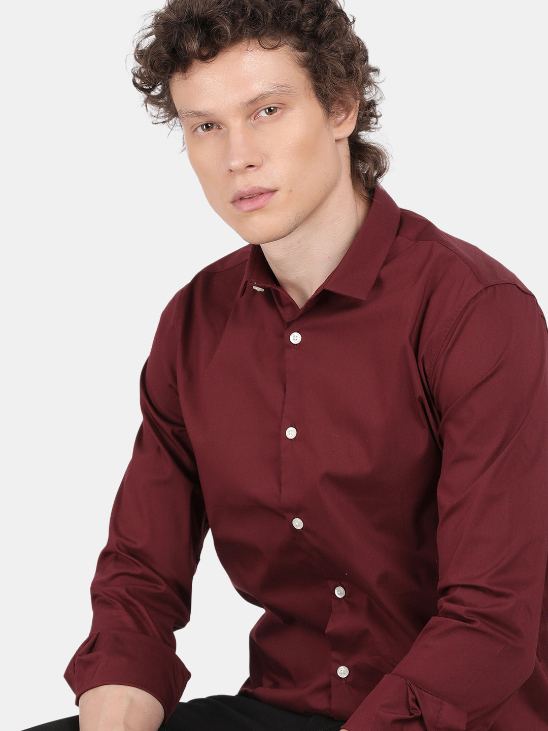 Men Maroon Slim Fit Spread Collar Full Sleeve Casual Shirt