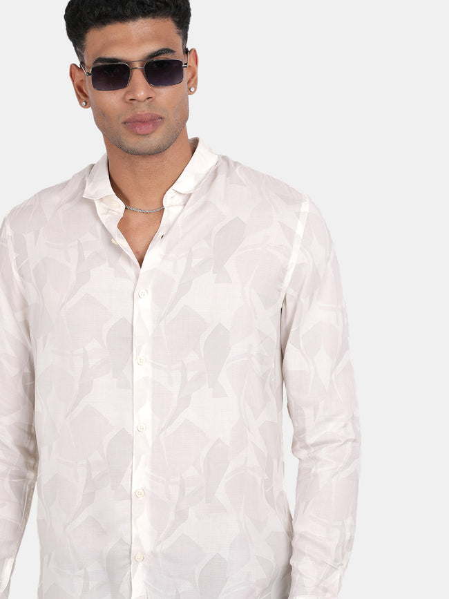 Men White Slim Fit Spread Collar Full Sleeve Casual Shirt