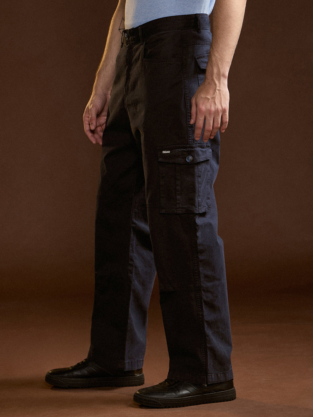 Men Blue Solid Straight Fit Cargo Pant