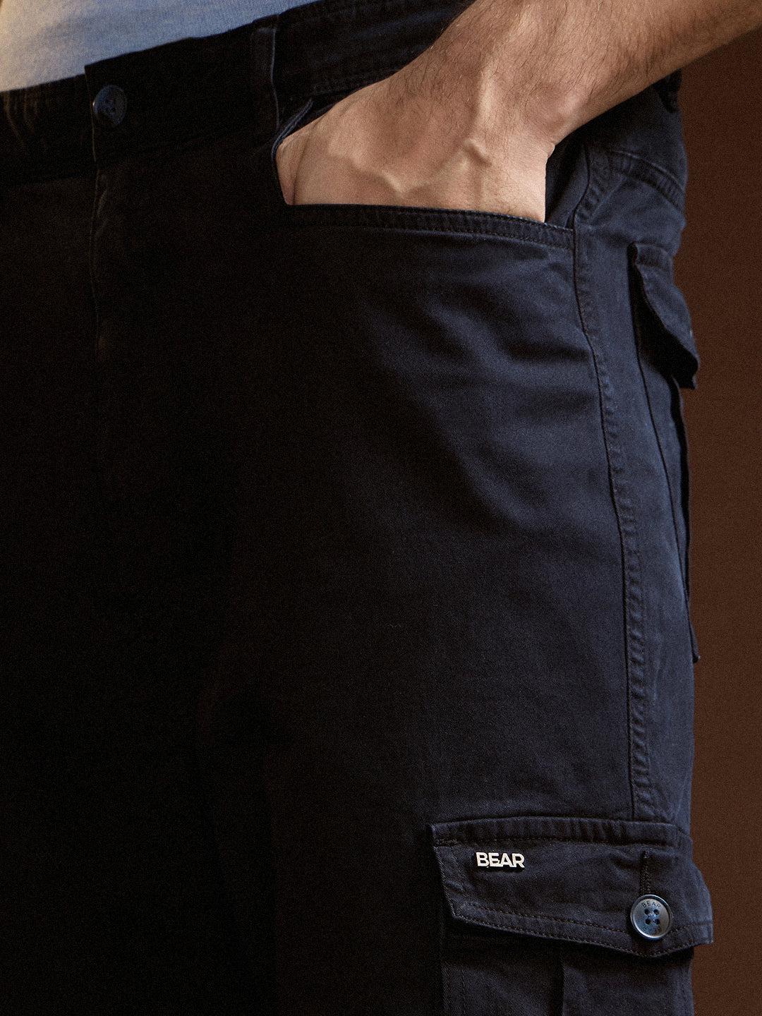 Men Blue Solid Straight Fit Cargo Pant