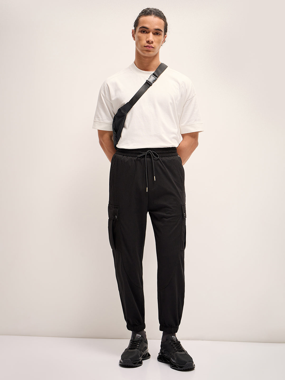Men Black Self Design Regular Fit Cargo Pant