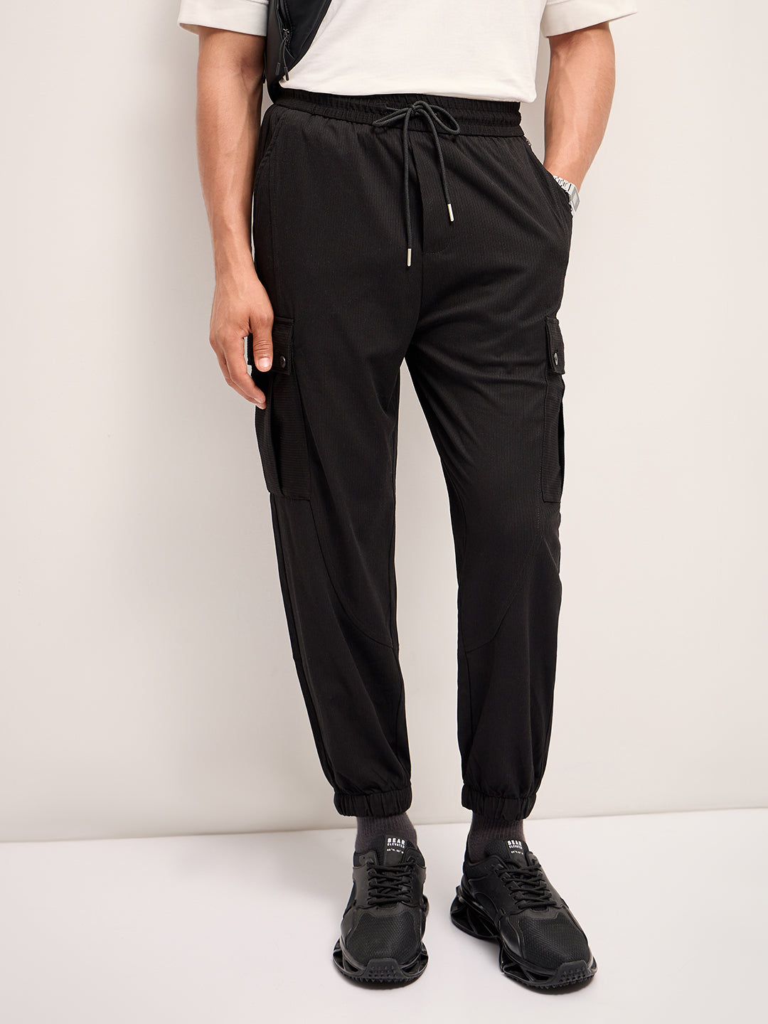 Men Black Self Design Regular Fit Cargo Pant