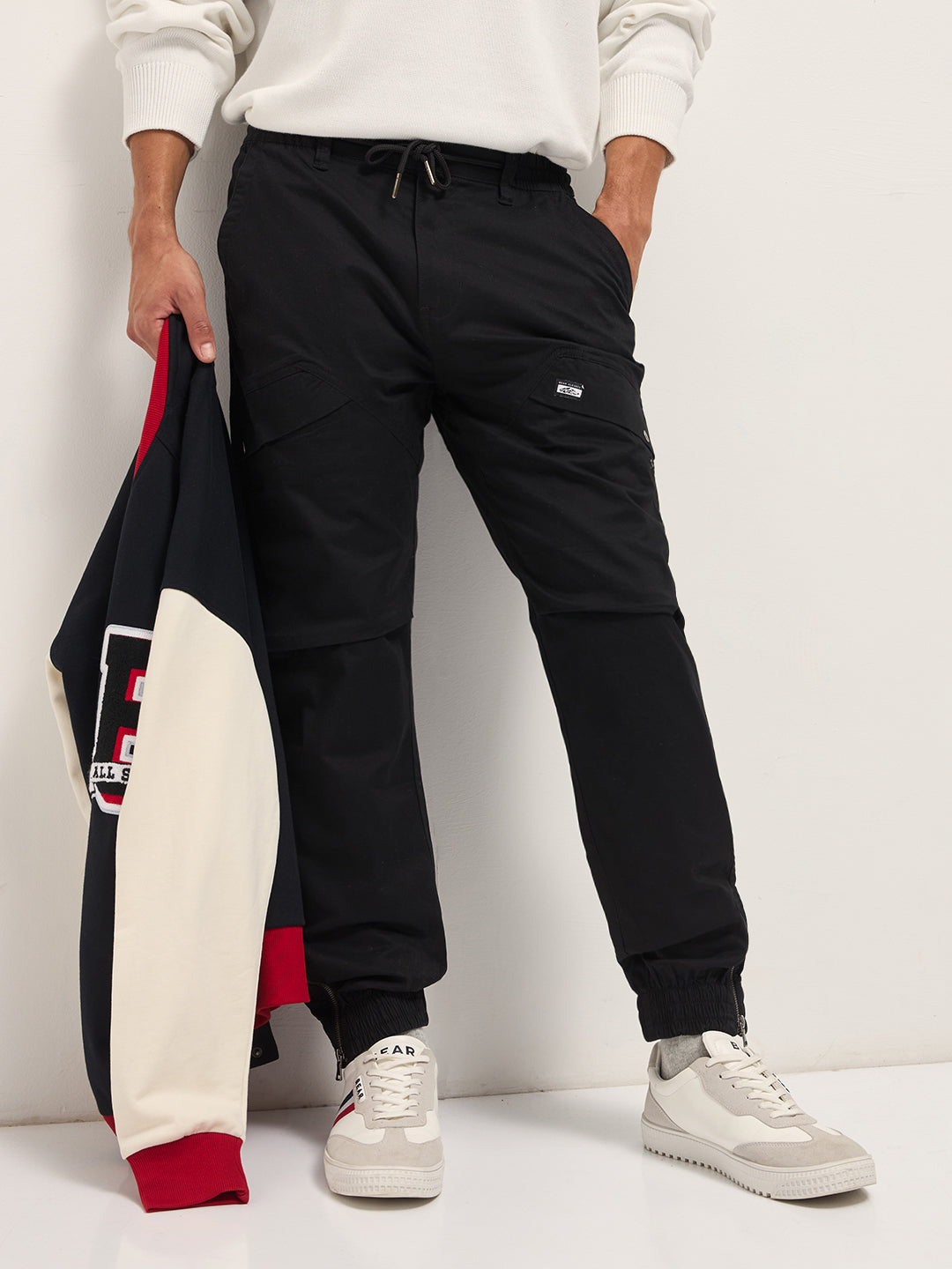 Men Black Cotton Relaxed Fit Cargo Pants