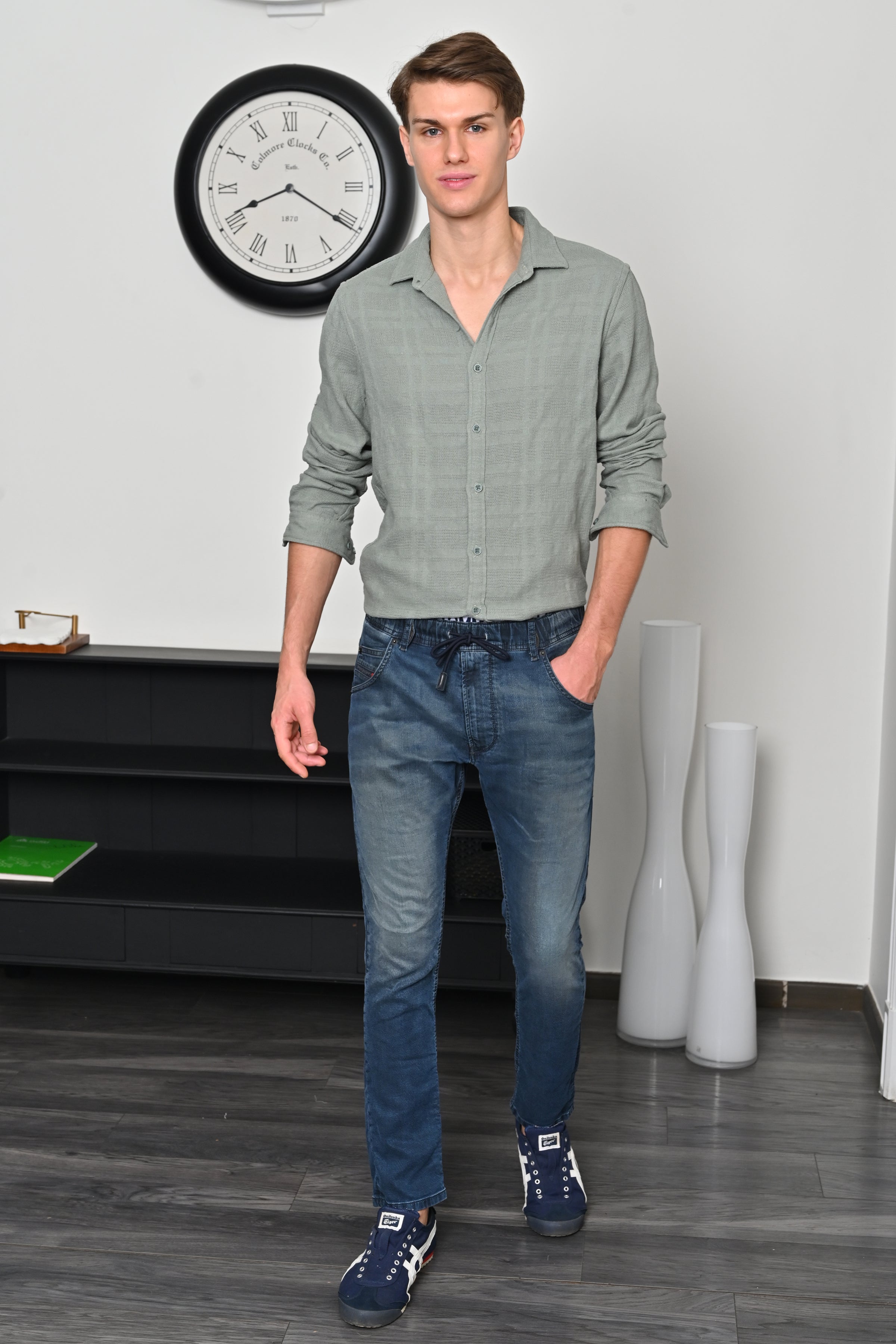 Men Textured Solid Shirt