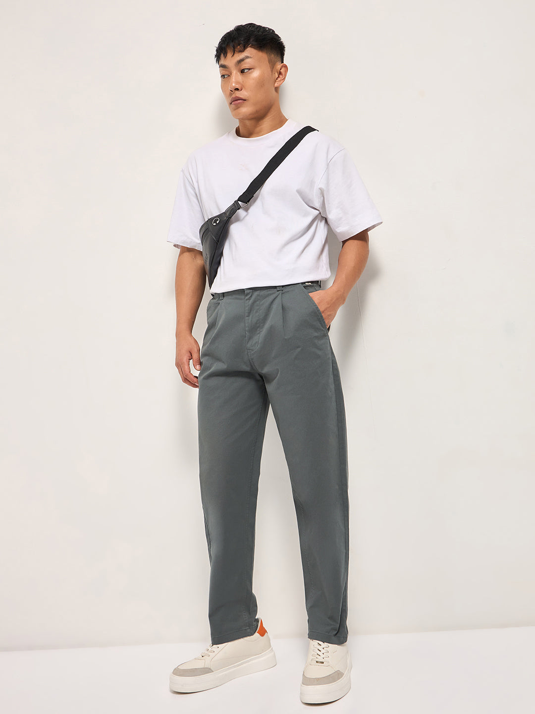 Men Grey Solid Casual Chino Trouser