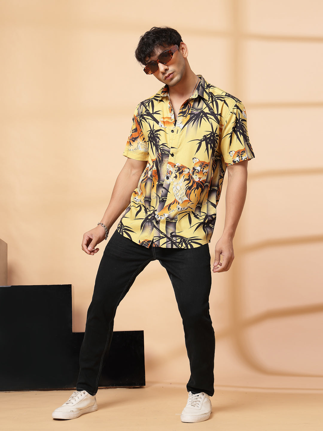 Men Bold Animal PrinT-Shirt
