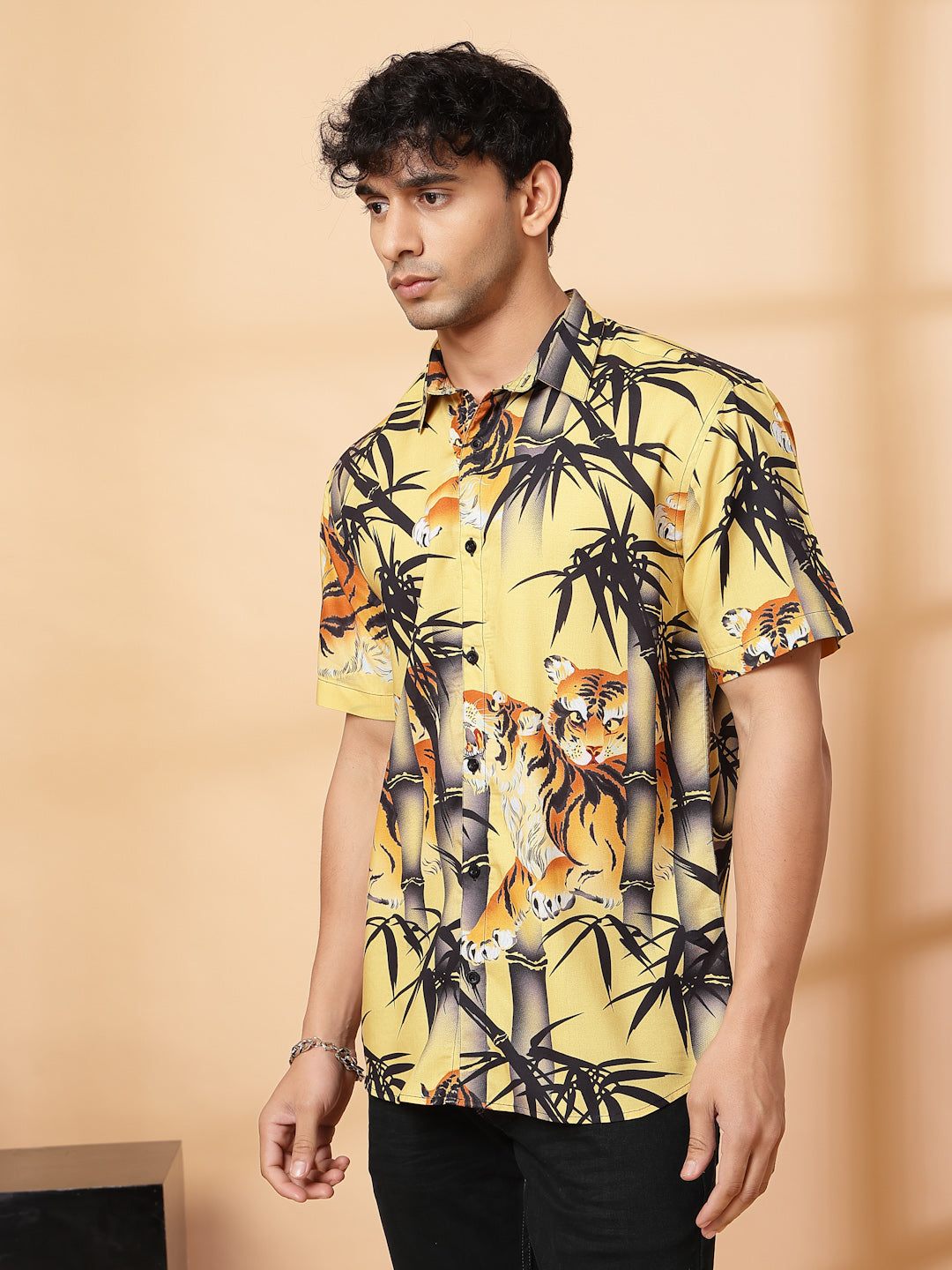 Men Bold Animal PrinT-Shirt