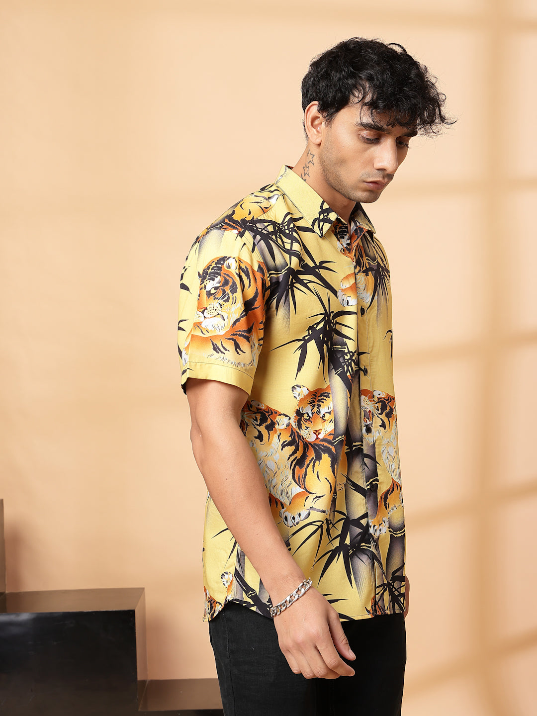 Men Bold Animal PrinT-Shirt