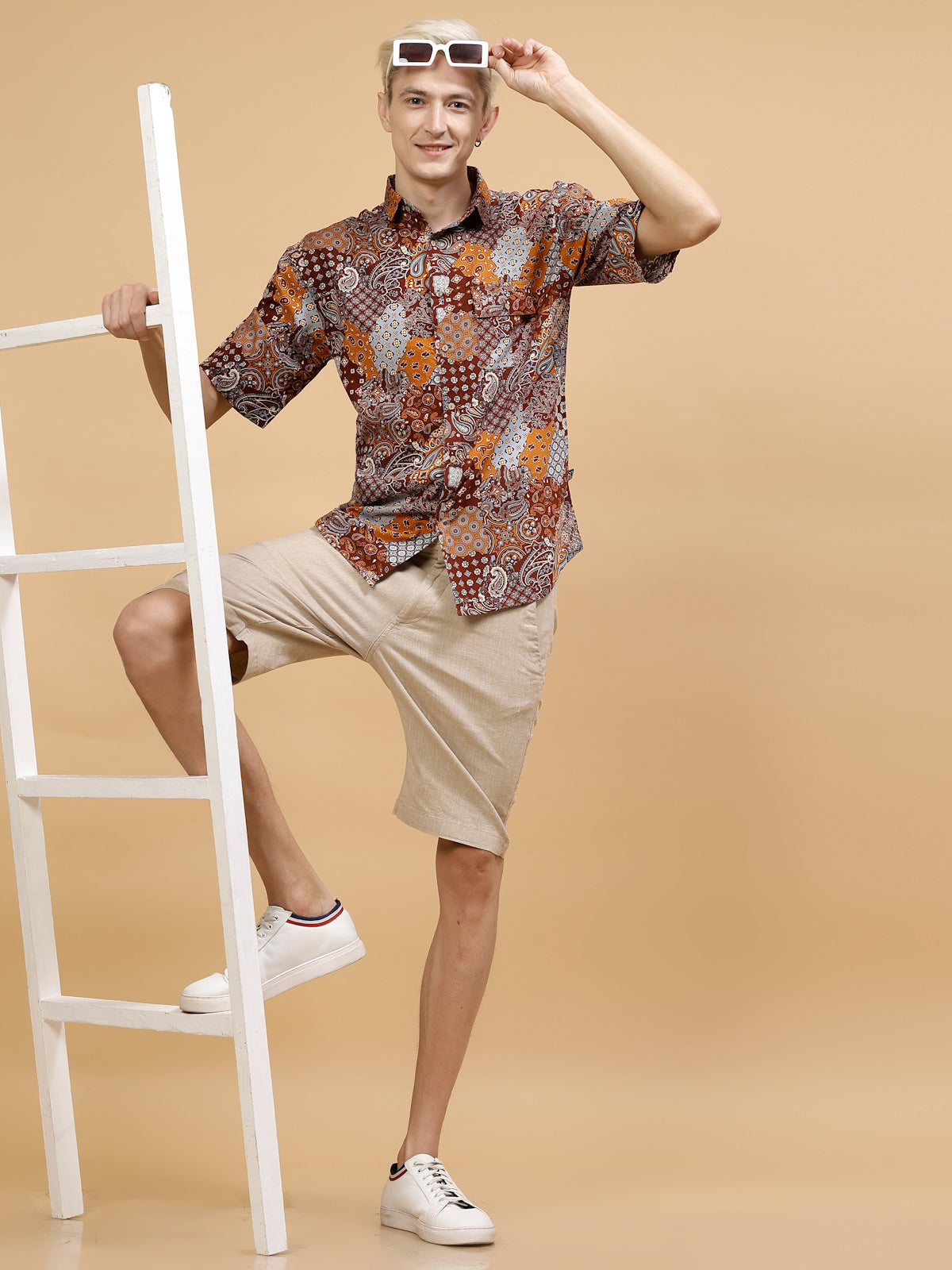 Men Paisley Print DropShoulder Hawaiian Shirt