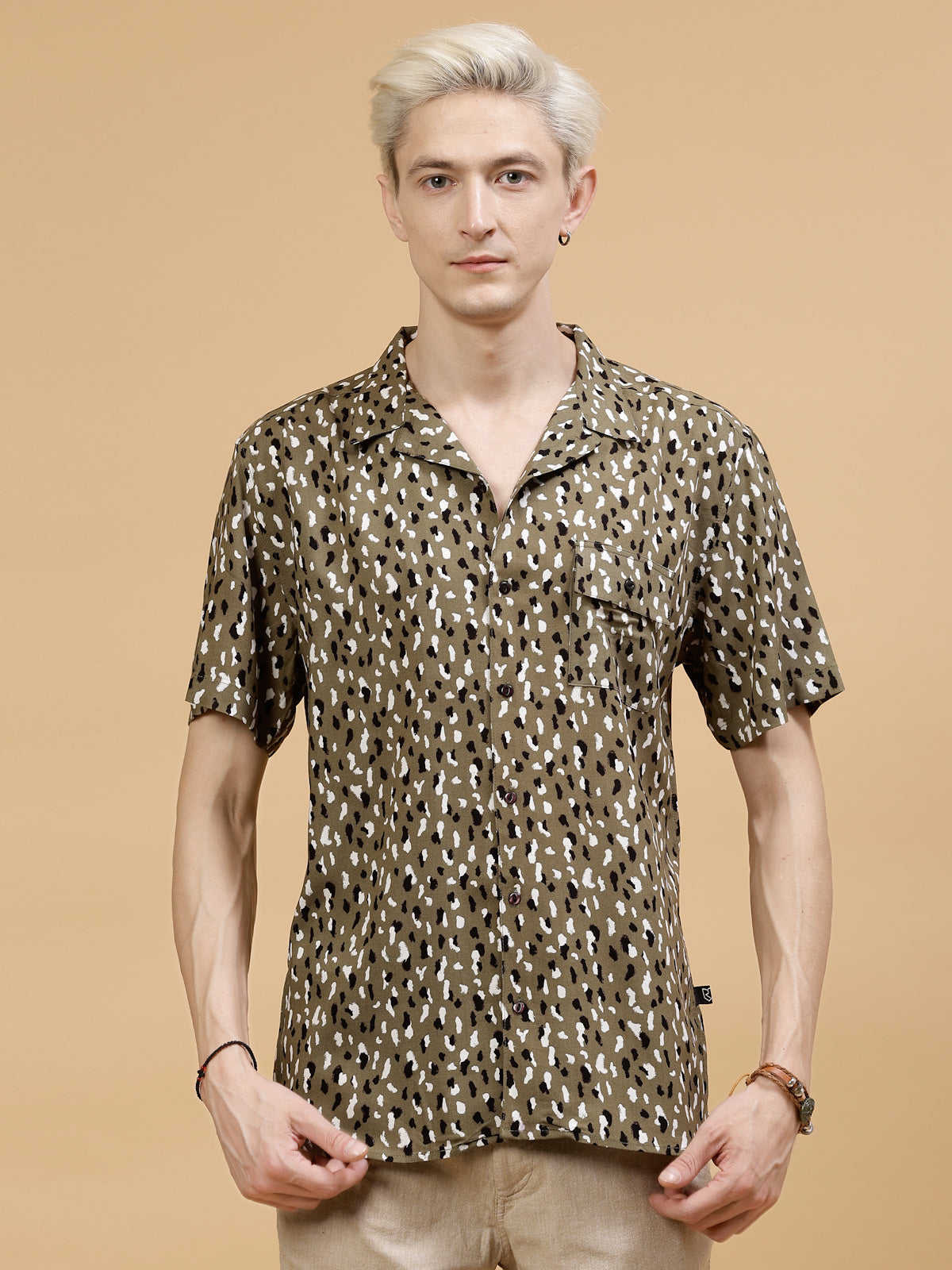 Men Abstract Print Cut Away Collar Shirt