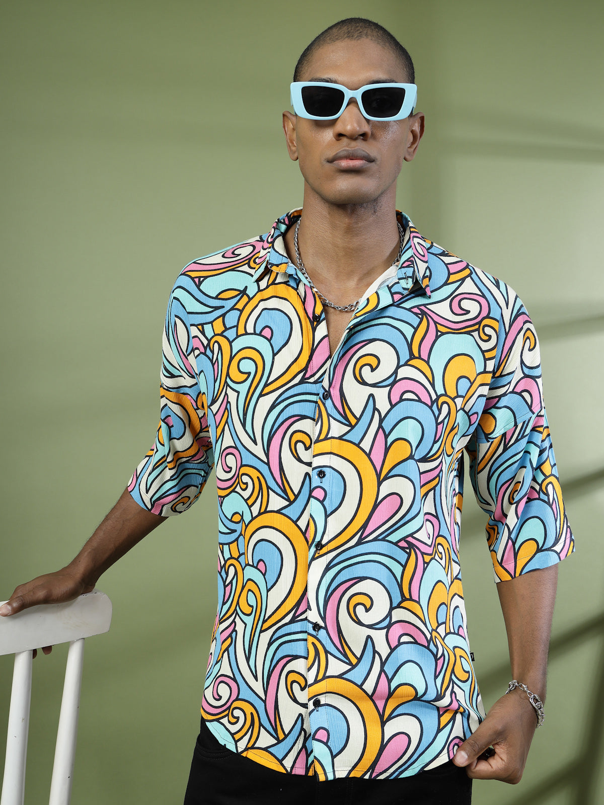 Men Oversized Cutaway Collar Shirt