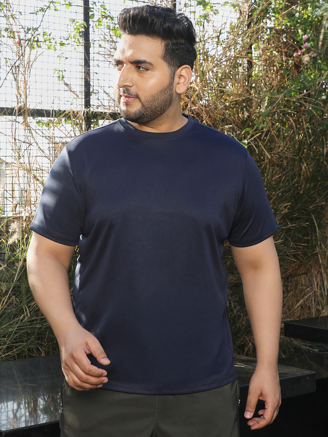 Men Navy Blue Solid T-Shirt