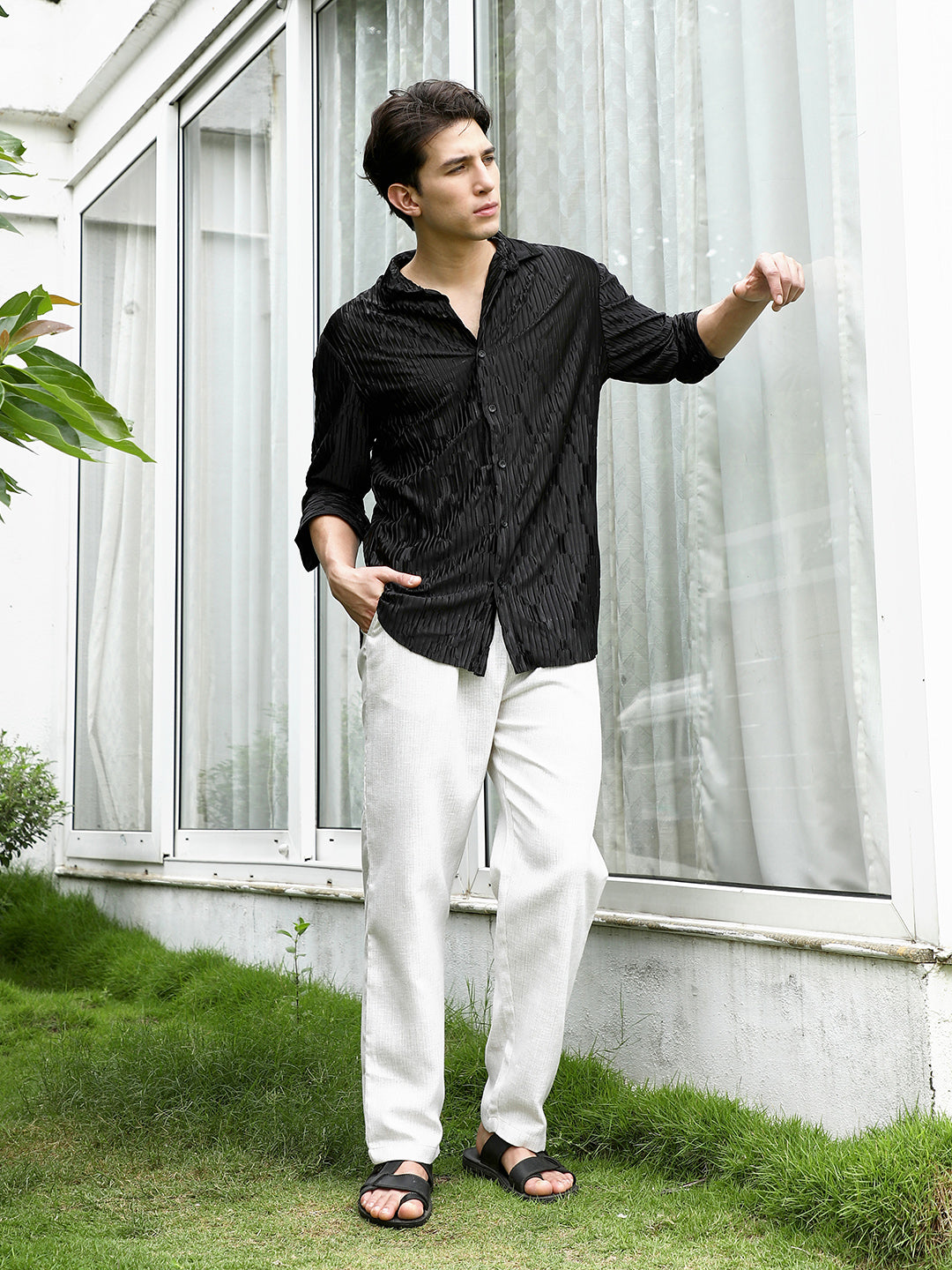 Men Black Textured Slim Fit Shirt