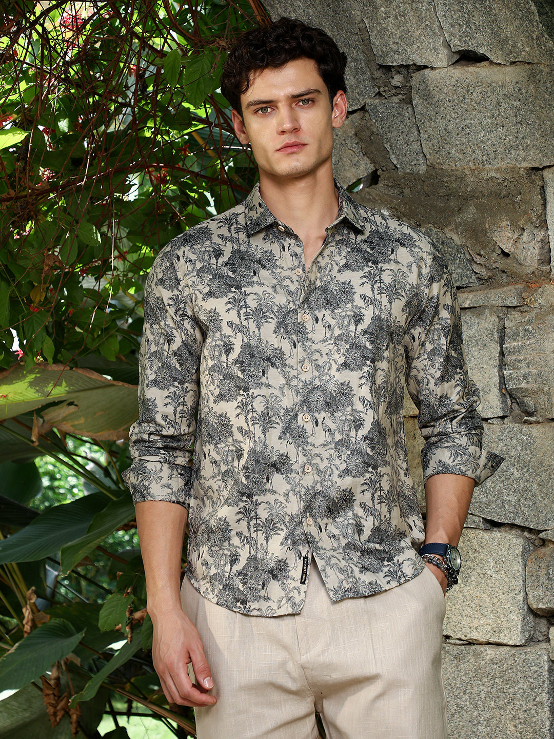 Men Cotton Blend Regular Botanical Shirt