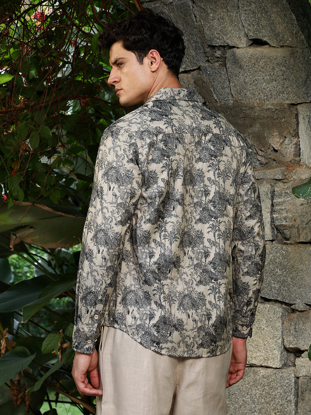 Men Cotton Blend Regular Botanical Shirt