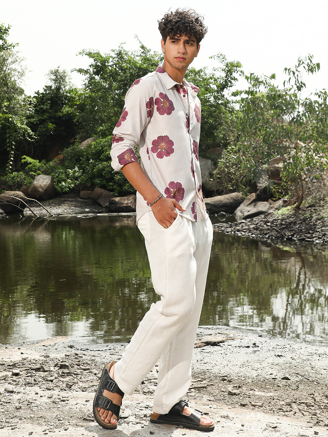 Men Cotton Blend Regular Botanical Shirt