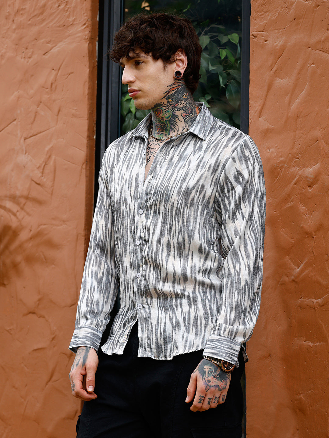 Men Charcoal Grey Contrast-Brush Imprint Shirt