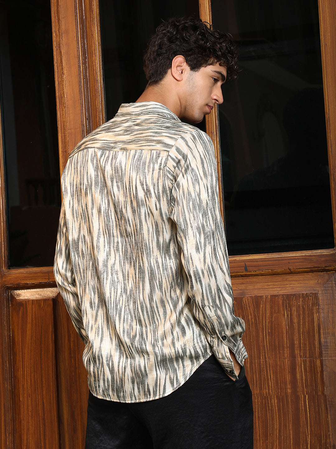 Men Charcoal Grey & Off-White Contrast-Abstract Imprint Shirt