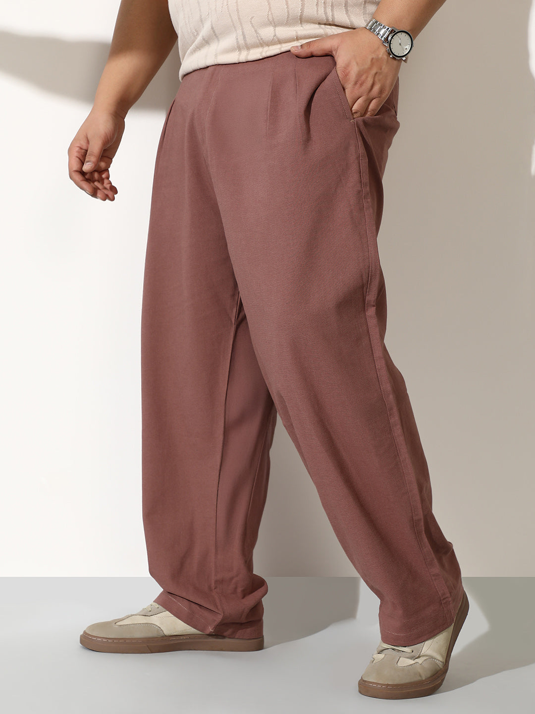 Men Grape Brown Linen-Blend Pleated Trousers