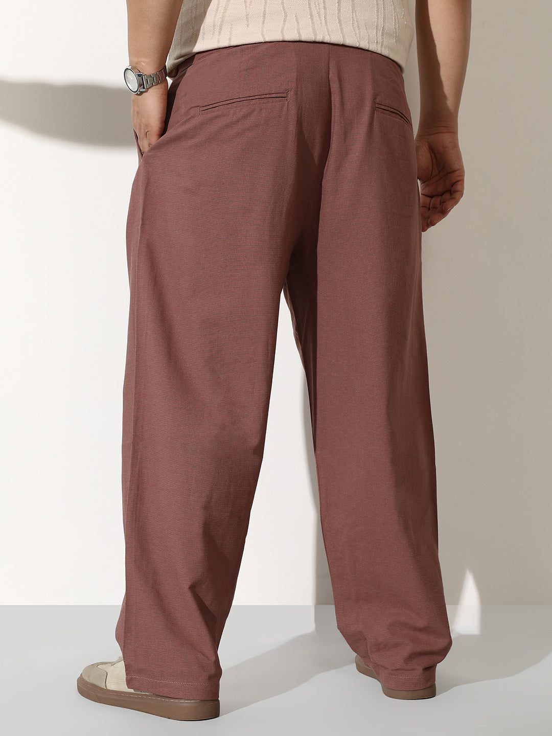 Men Grape Brown Linen-Blend Pleated Trousers