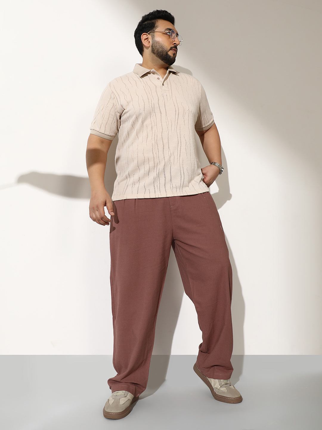 Men Grape Brown Linen-Blend Pleated Trousers
