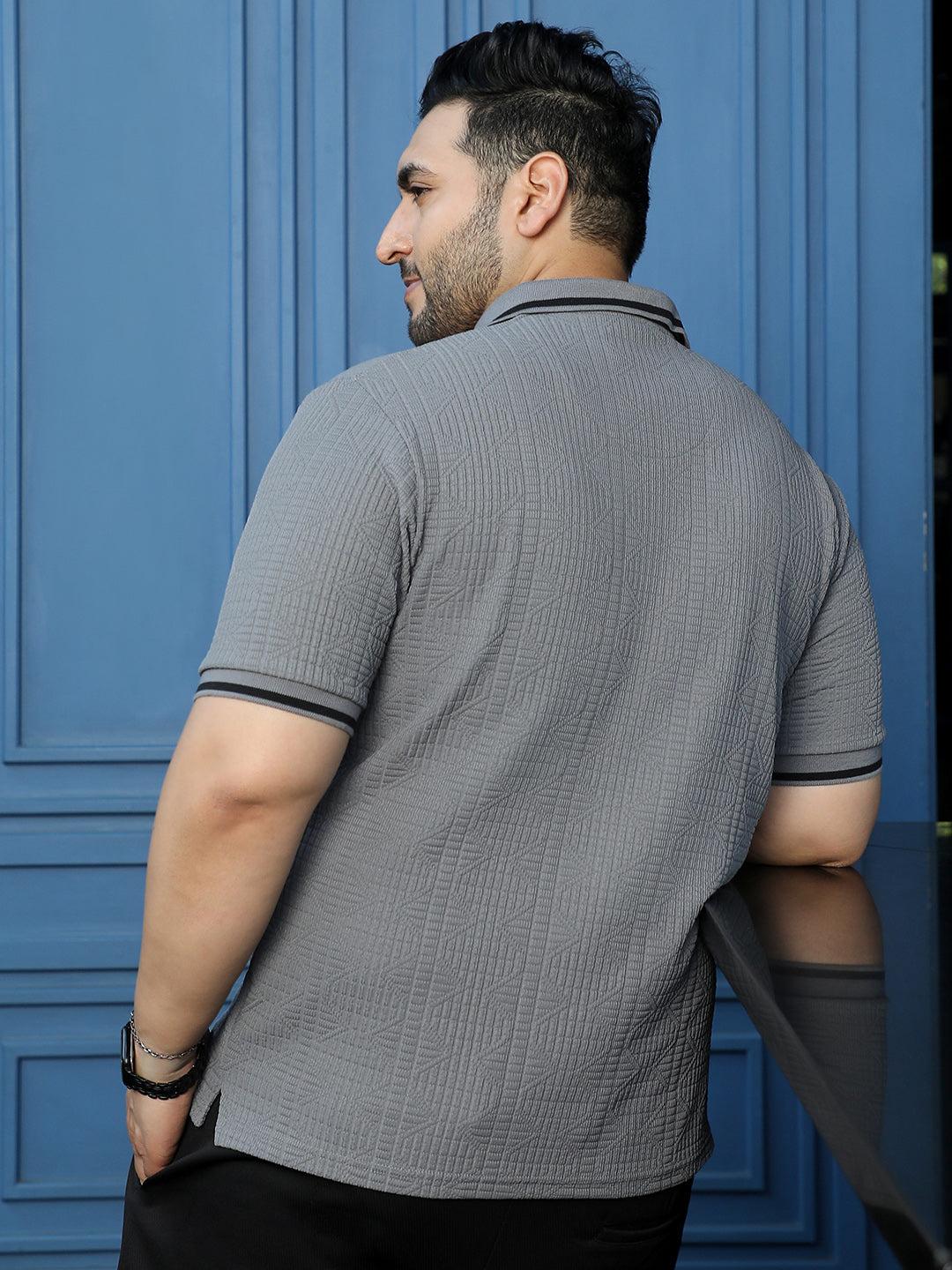 Men Grey Textured T-Shirt