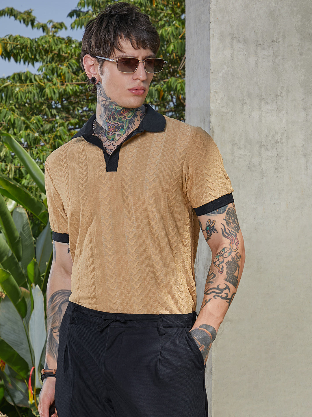 Men Cotton Blend Regular Colourblock T-Shirt