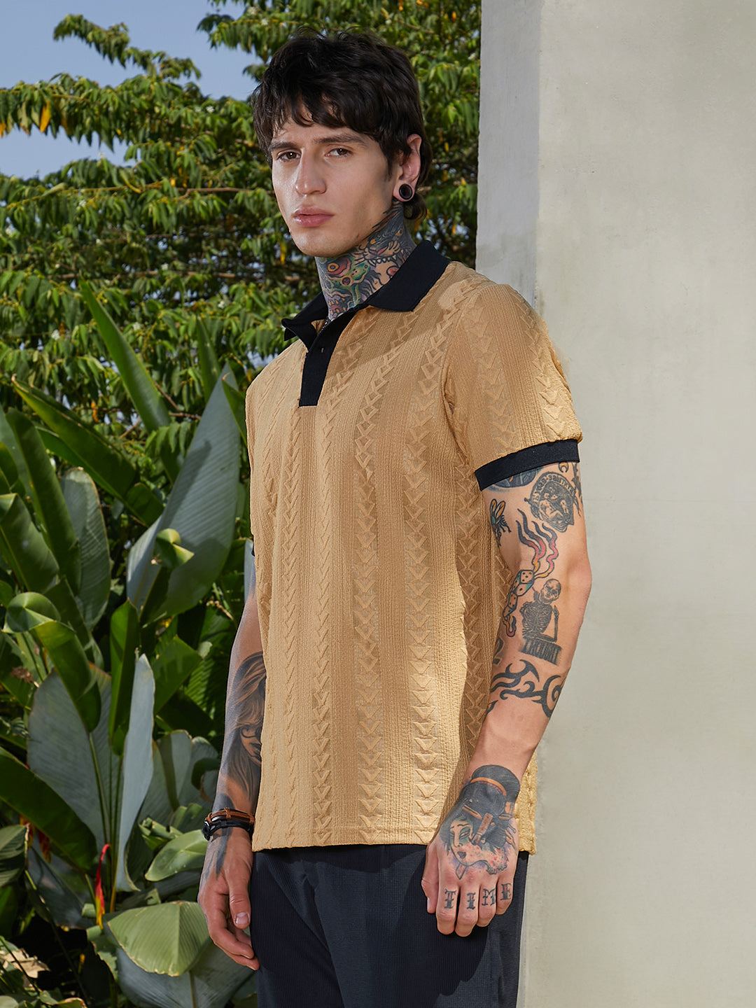 Men Cotton Blend Regular Colourblock T-Shirt