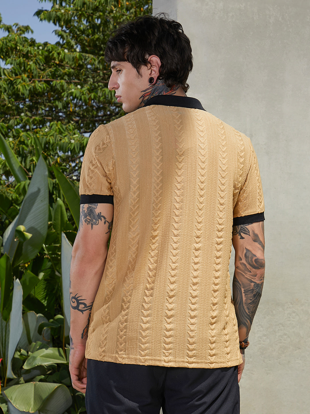 Men Cotton Blend Regular Colourblock T-Shirt