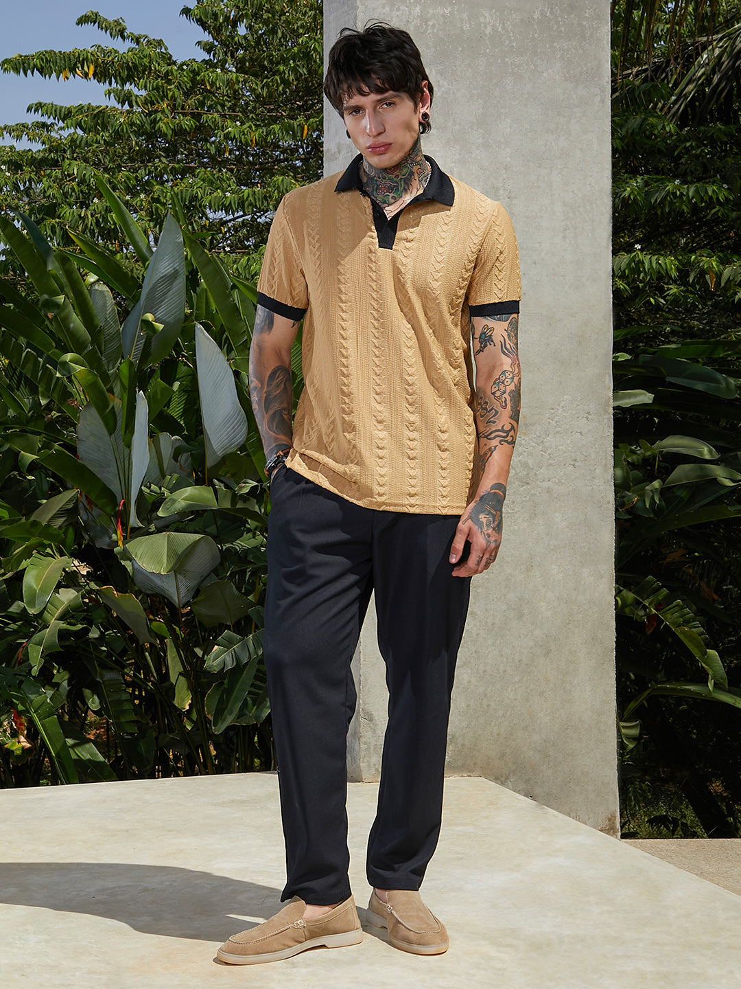 Men Cotton Blend Regular Colourblock T-Shirt