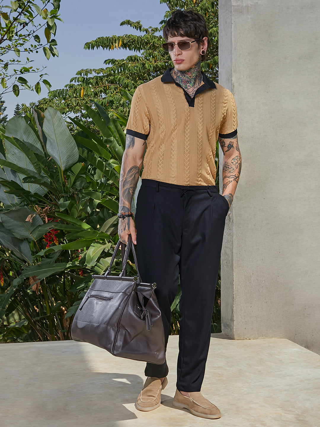 Men Cotton Blend Regular Colourblock T-Shirt