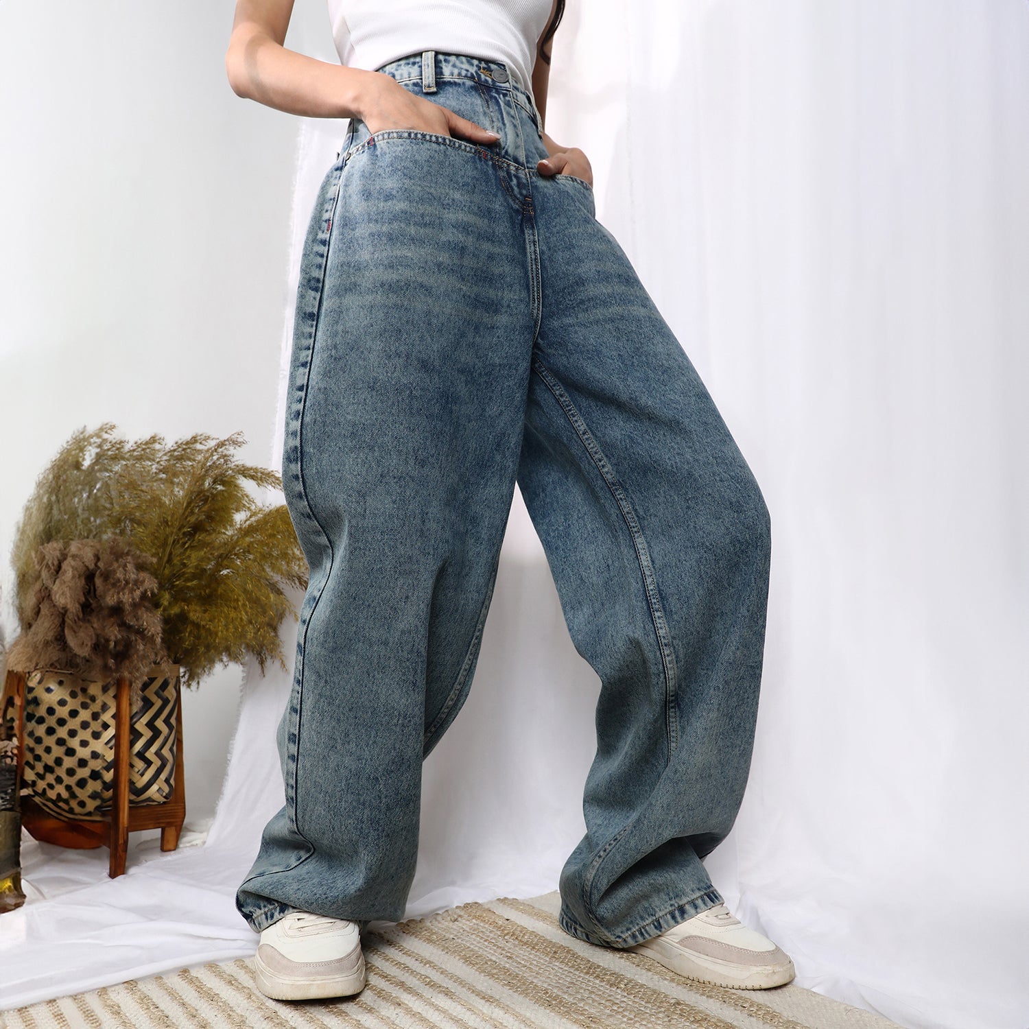 Women Blue Acid-Wash Straight Denim Jeans