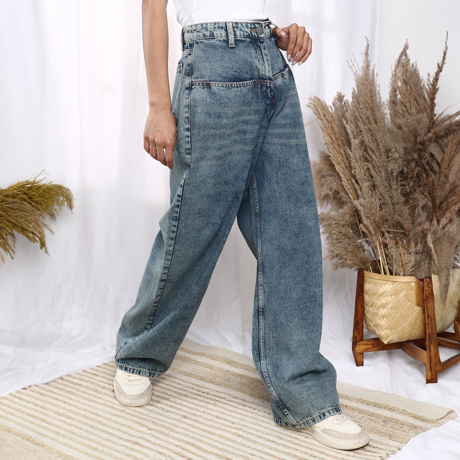 Women Blue Acid-Wash Straight Denim Jeans