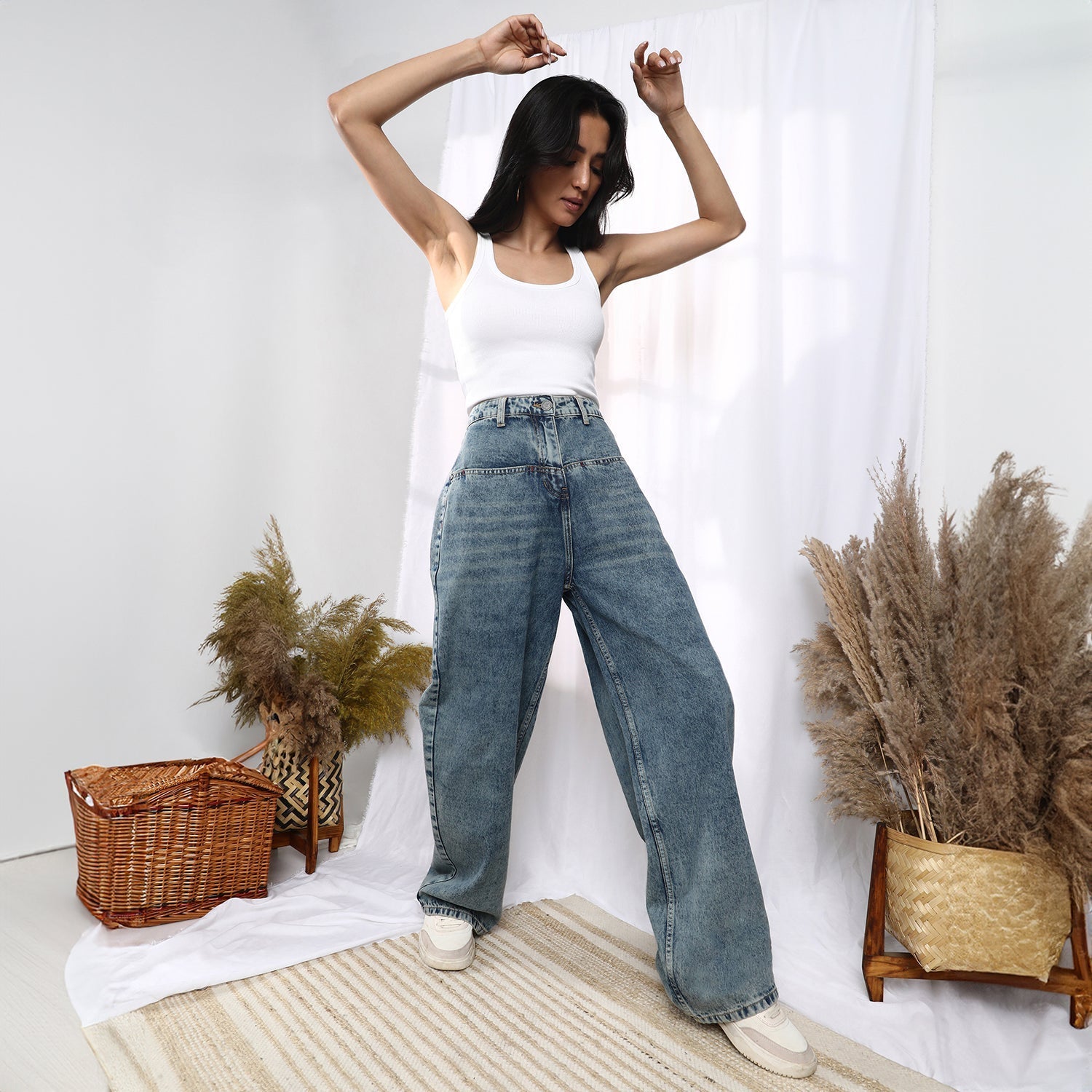 Women Blue Acid-Wash Straight Denim Jeans