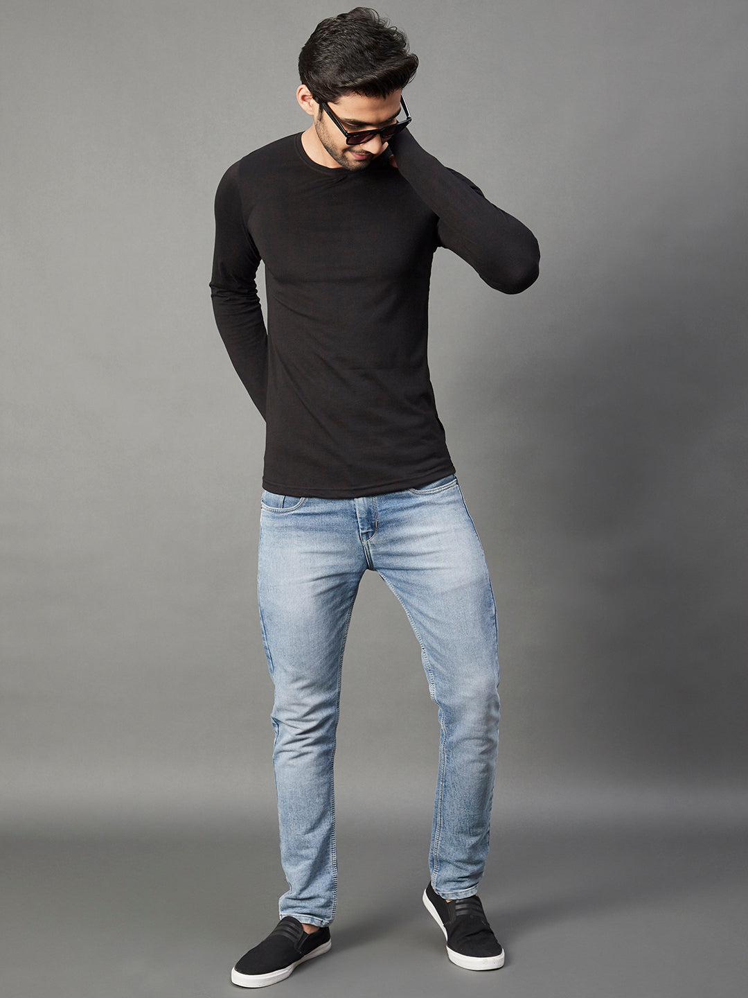 Men Black Thumbhole Round Neck Full Sleeve T-Shirt