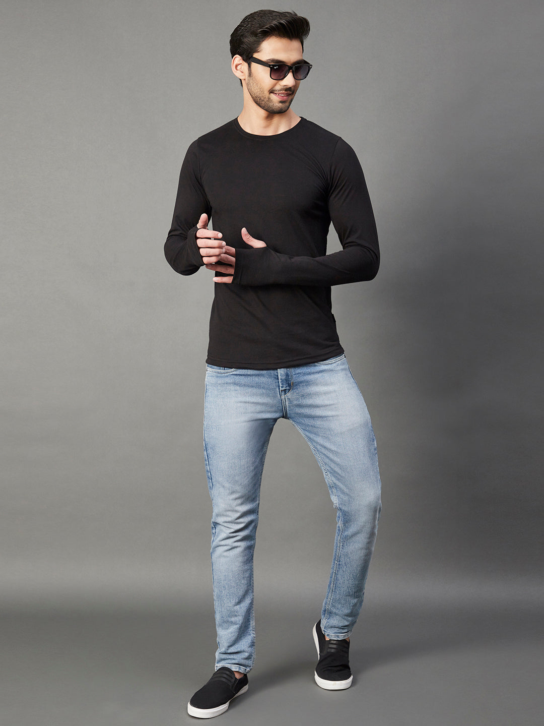 Men Black Thumbhole Round Neck Full Sleeve T-Shirt