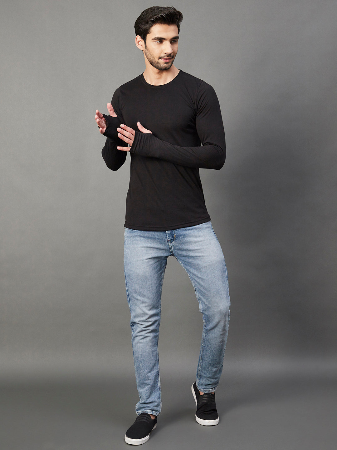 Men Black Thumbhole Round Neck Full Sleeve T-Shirt