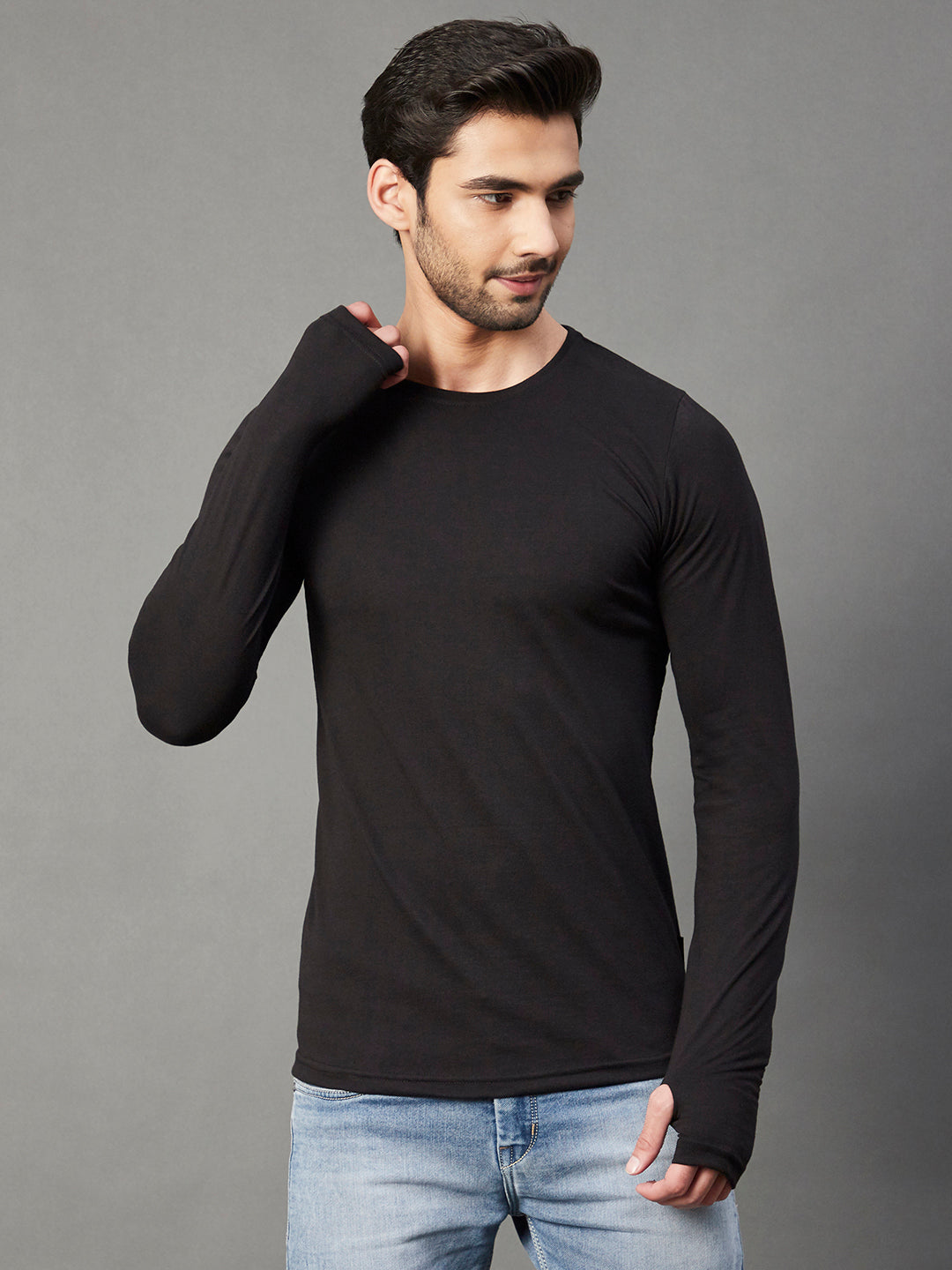 Men Black Thumbhole Round Neck Full Sleeve T-Shirt